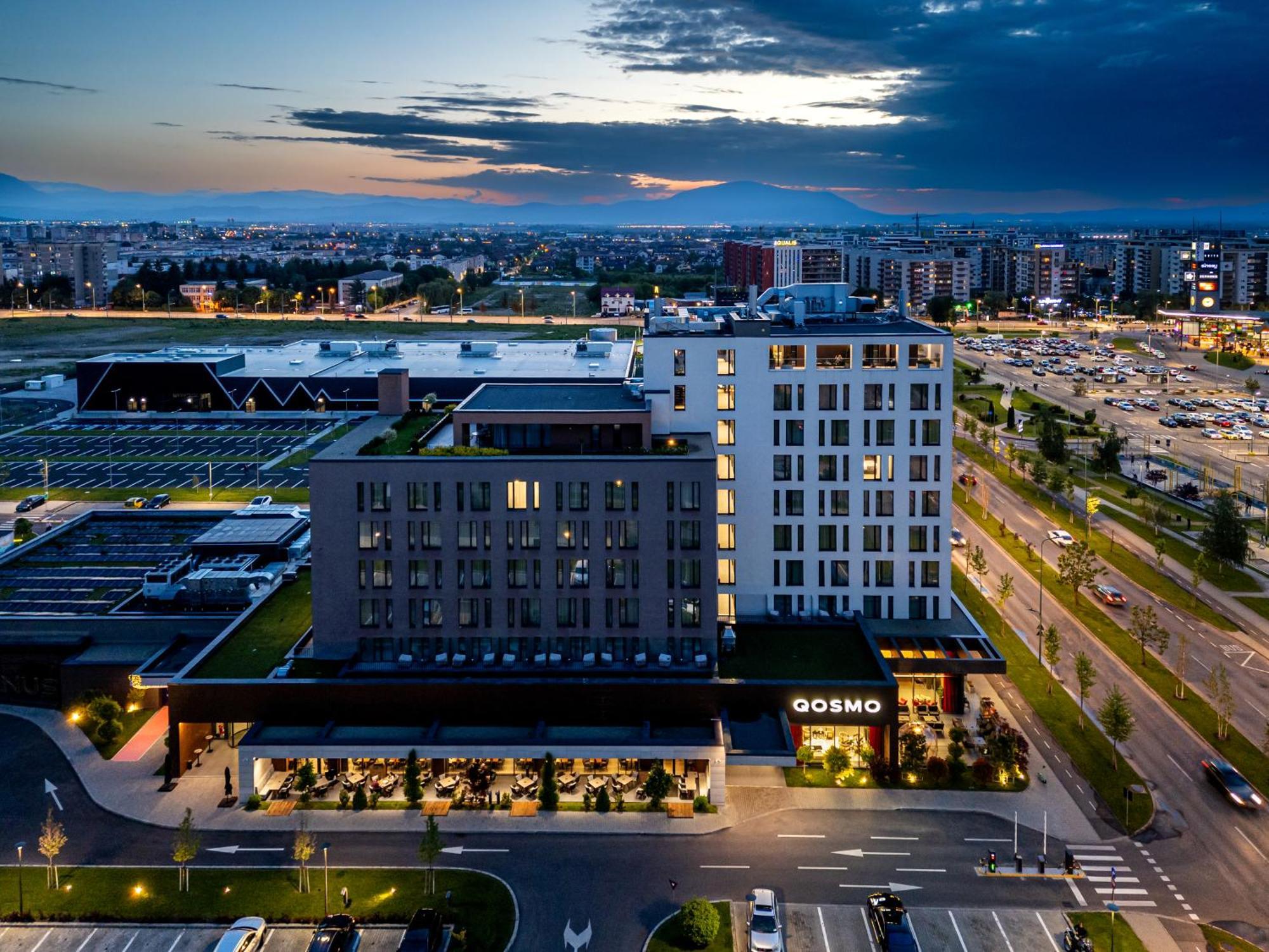 Qosmo Brasov Hotel Esterno foto