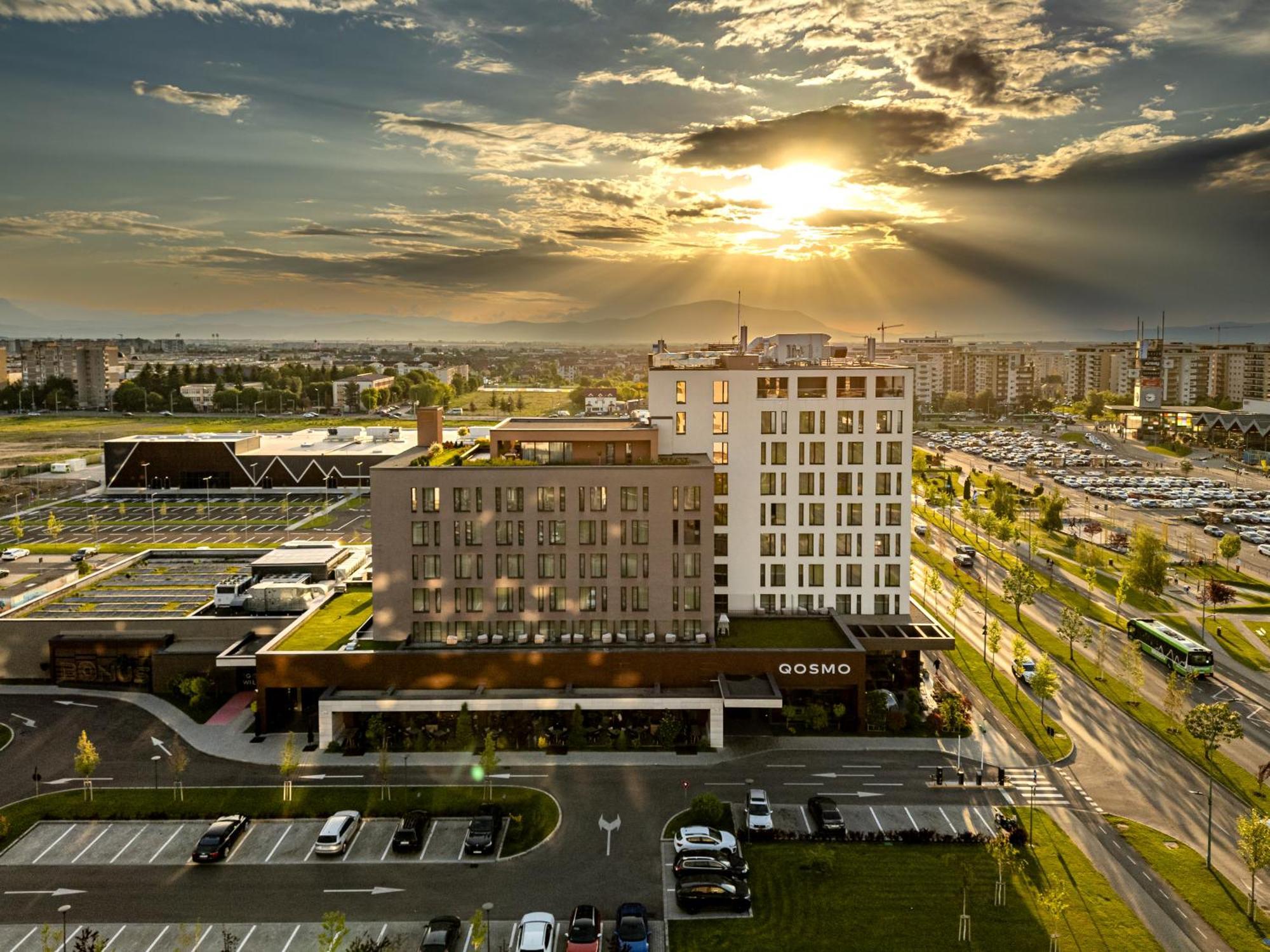 Qosmo Brasov Hotel Esterno foto